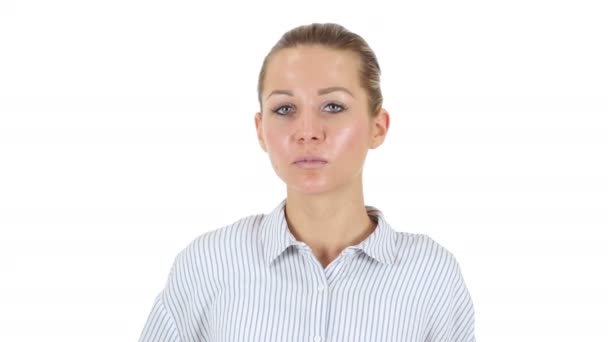 Affärskvinna visar nycklar, vit bakgrund — Stockvideo