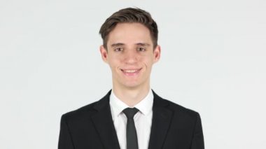 İşadamı, beyaz arka plan gülümseyen