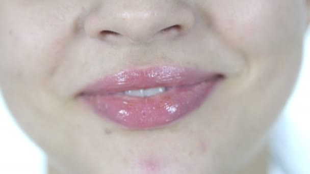 Close Up van glimlachende lippen — Stockvideo