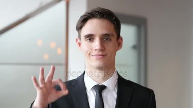 Zafer, başarılı işadamı Office