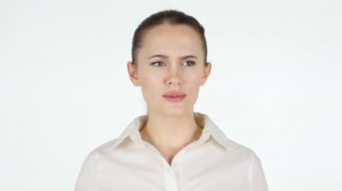 çığlık atan bir kadın, beyaz arka plan