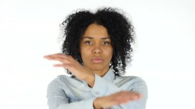 Beyaz arka planda siyah kadın inkar reddetme