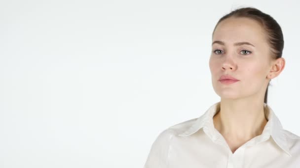 Woman wijzend op zijde, witte achtergrond — Stockvideo