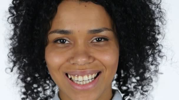 Sonriente joven negro mujer cara — Vídeos de Stock