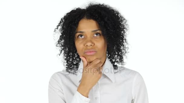 Gondolkodás töprengő fekete nő — Stock videók
