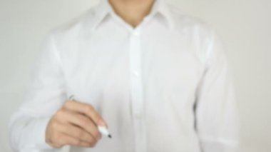 Müşteri, camın üzerine yazılmış