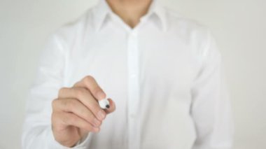 Eve, camın üzerine yazılmış