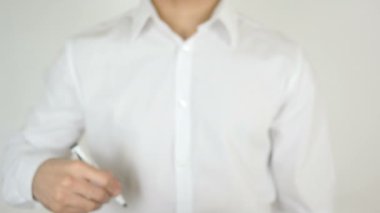 Hayır, camın üzerine yazılmış