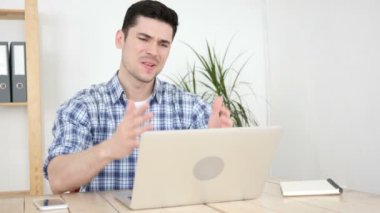 Tepki adam başarısızlık ve üzgün kaybı tarafından