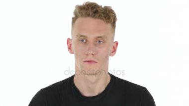 Jest beyaz arka plan üzerinde genç adam tarafından aramak