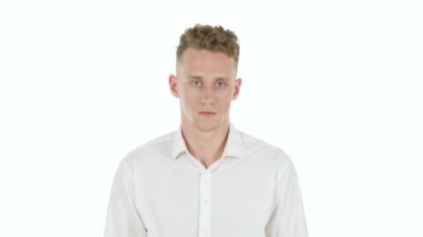 Şok genç işadamı, beyaz arka plan portresi