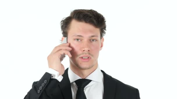 Uomo d'affari su sfondo bianco Parlare al telefono — Video Stock