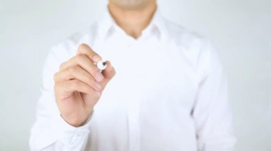 Cam üzerinde 24/7, adam yazılı