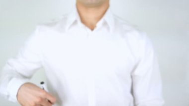 Uyar, dostum camın üzerine yazma