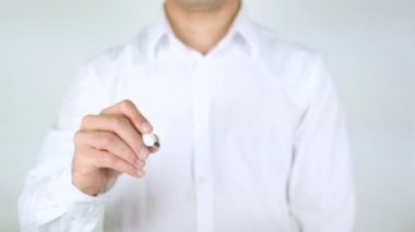 Kaynak kalabalık, cam üzerinde yazılı adam