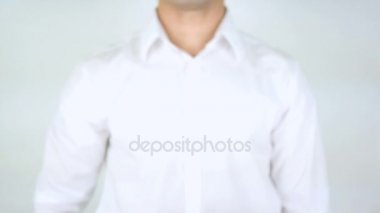 Korkularınla yüzleşmek, cam üzerinde yazılı adam