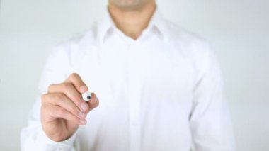 Doğru fikir bulmak, cam üzerinde yazılı adam