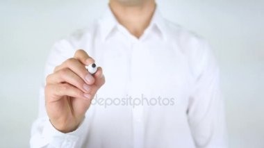 Internet pazarında, adam cam üzerine yazma