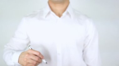 Gerçekçi ol, cam üzerinde yazılı adam