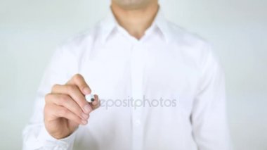 Kendini sev, cam üzerinde yazılı adam