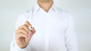 Asla denemeyi bırak, cam üzerinde yazılı adam