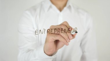 Girişimci, camın üzerine yazılmış