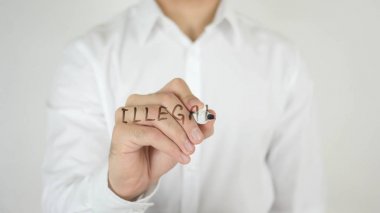 Yasa dışı, camına yazılı