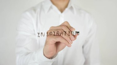 İlham, camın üzerine yazılmış