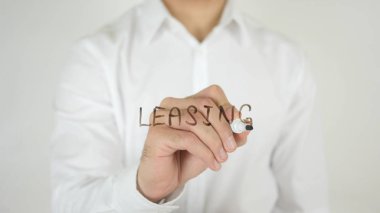 Leasing, camın üzerine yazılmış