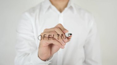 Çevrimdışı, camın üzerine yazılmış