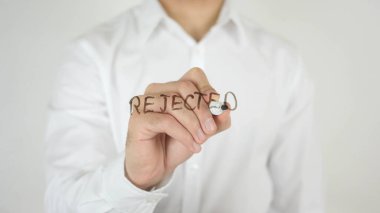 Reddedilen, üzerinde yazılı Cam