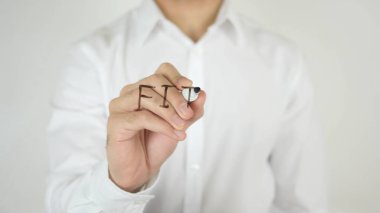 Formda, camın üzerine yazılmış