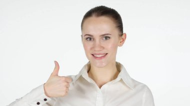 Başparmak yukarıya kadın, beyaz arka plan