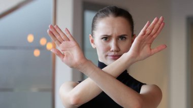 Reddetme, kadın ofiste inkar