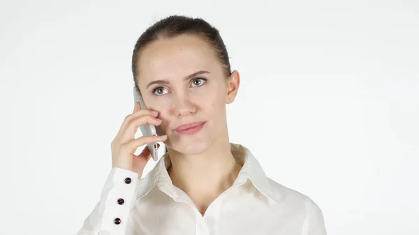 Mujer contestando llamada telefónica, fondo blanco — Foto de Stock