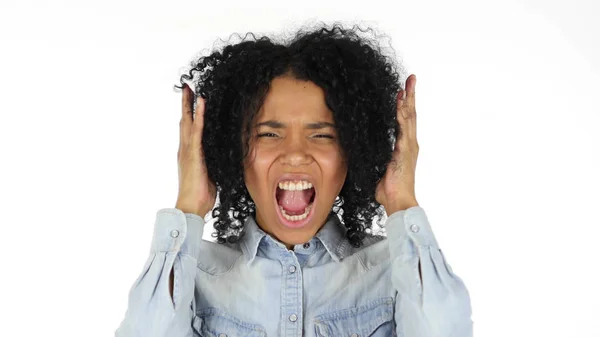 Mujer negra gritando, fondo blanco — Foto de Stock