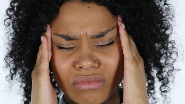 Mulher negra frustrada com dor de cabeça — Fotografia de Stock