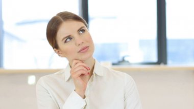 Dalgın kadın, beyin fırtınası