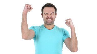 Orta yaşlı adam kazanmak, beyaz arka plan kutluyor