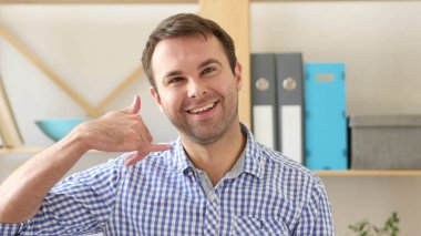 Bana yardım, ofiste el adam için de