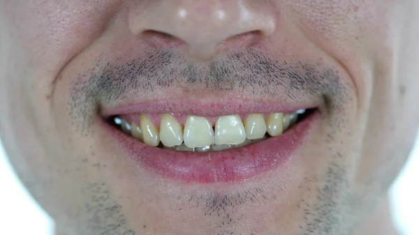 Labios sonrientes del hombre, aislados sobre fondo blanco —  Fotos de Stock