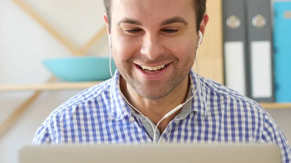 Video Chat on Laptop Webcam, Front View — Stock Photo, Image