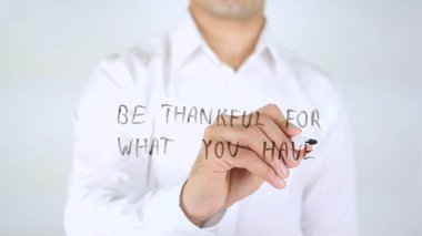 Ne için şükretmek, dostum el yazısı cam üzerinde yazılı var