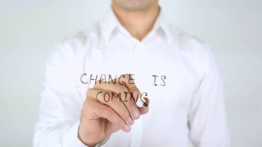 Değişiklik geliyor, dostum camın üzerine yazma, el yazısıyla yazılmış