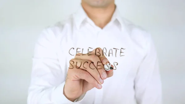 Vieren van succes, Man schrijven op glas, handgeschreven — Stockfoto