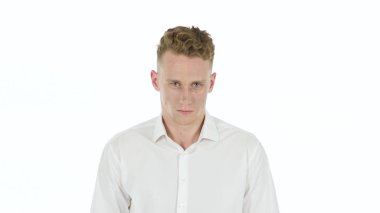 Hayal kırıklığına uğramış kızgın adam genç işadamı, bağırıyor