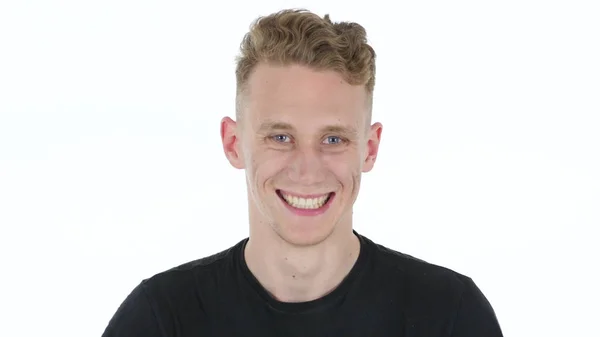 Porträtt av leende ung man på vit bakgrund — Stockfoto