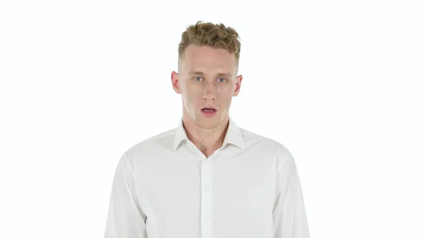 Портрет шокированного молодого бизнесмена, белый фон — стоковое фото