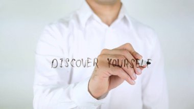 Yoursel keşfetmek, cam üzerinde yazılı adam