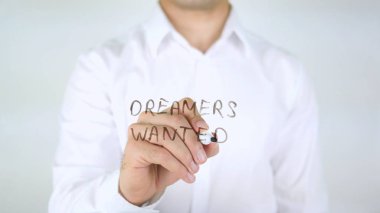 Hayalperestler istedim, dostum camın üzerine yazma